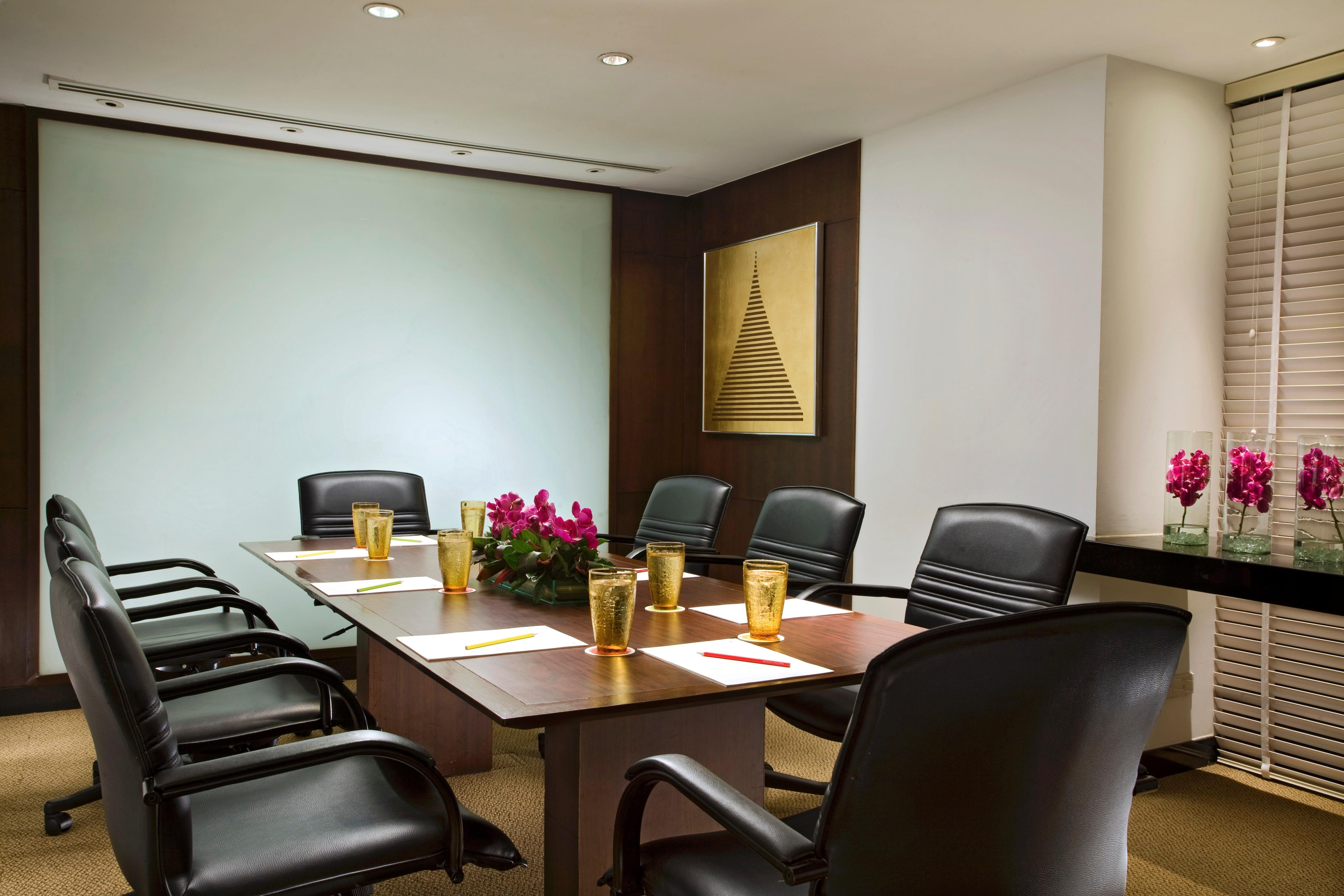 Nh Bangkok Sukhumvit Boulevard Екстер'єр фото A boardroom at a hotel