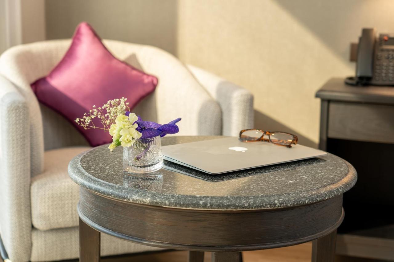 Nh Bangkok Sukhumvit Boulevard Екстер'єр фото A table with a granite top